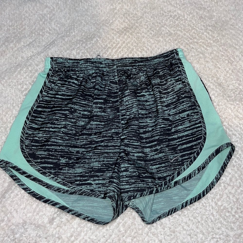 Woman's Nike Dri-fit shorts w. built in lining , size S, excellent condition
